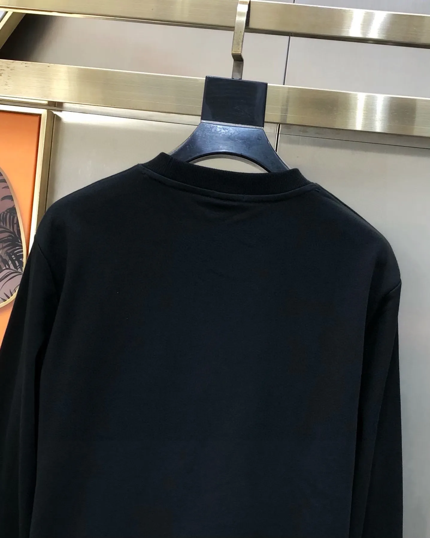 🅿️220 brand [LV Louis Vuitton] (good news for fat people) 2025ss autumn latest long-sleeved round-neck sweatshirt, on sale simultaneously on the official website. Refreshing and breathable. Made of top Tencel Roman. Comfortable and soft. 3D three-dimensional clarity. Super fashion sense. Great for gifting and keeping for yourself. Size: M-5XL (can wear up to 220 pounds)